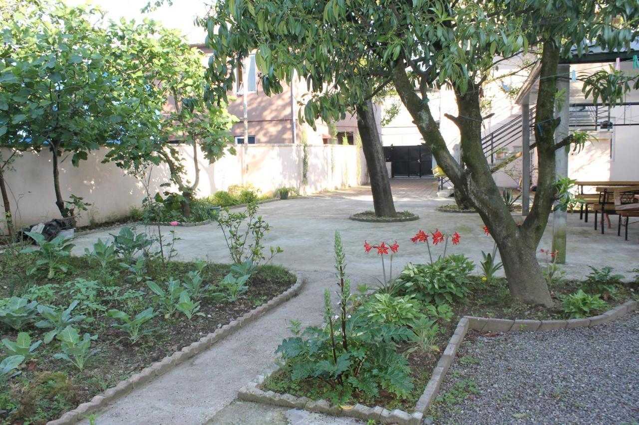 Iren Apartment Batumi Exterior foto